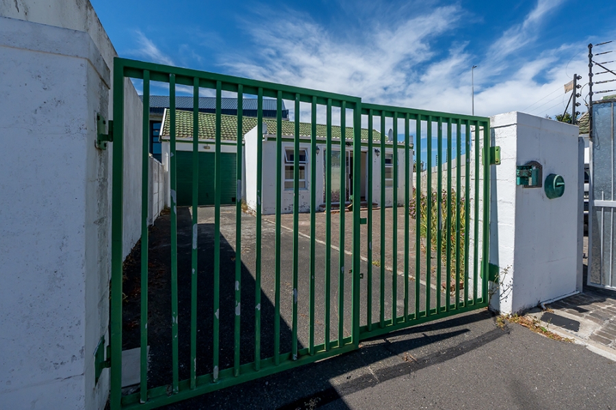 2 Bedroom Property for Sale in Kirstenhof Western Cape